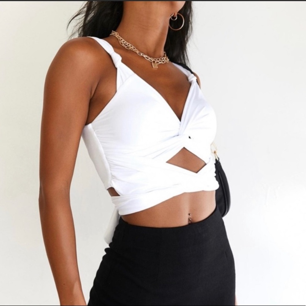 Lioness Wrap Top - Picture 2 of 8